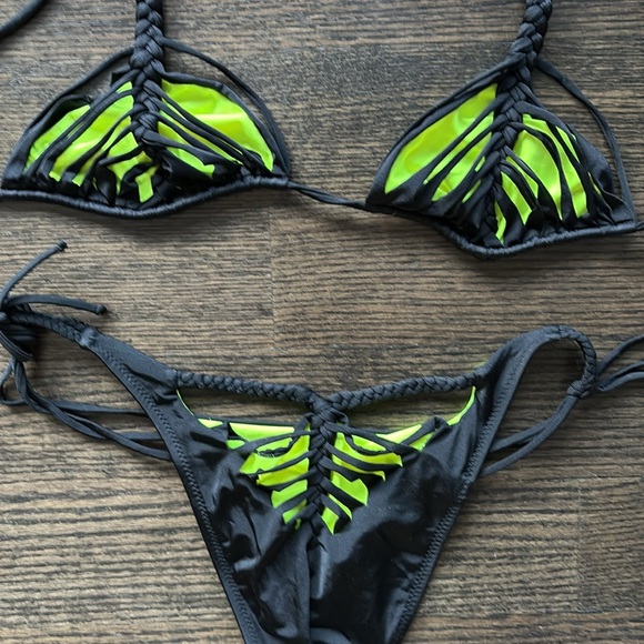 AGENT PROVOCATEUR - BIKINI - SIZE 3 - HAND CRAFTED -BLACK/NEON GREEN - BEAUTIFUL - Picture 4 of 5